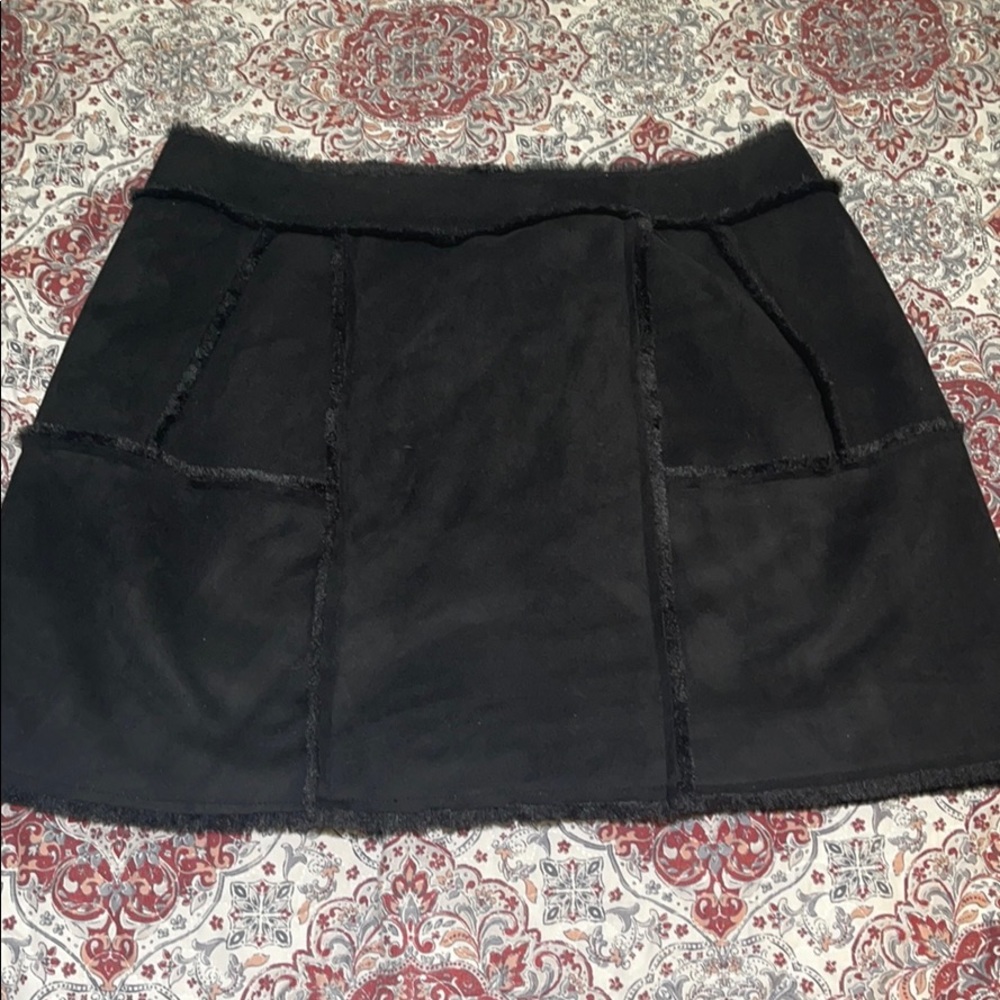 BLACK MINI SKIRT